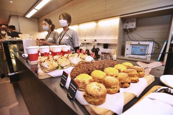 鸣日号观光列车。（杜宜谙摄）