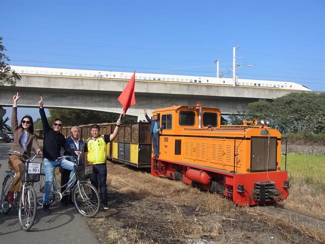 云林县政府举办「来虎尾追台糖5分车」活动，邀大家来体验「3铁同框」歷史之旅。（张朝欣摄）