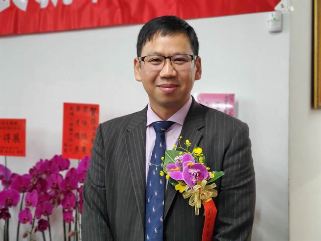 云林县环保局长压力大，张乔维曾两度以副局长身分代理局长，29日布达典礼是他第四次担任环保局长。（周丽兰摄）