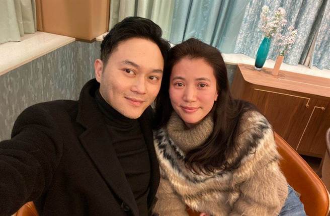 張智霖、袁詠儀結婚19年，夫妻恩愛，是香港演藝圈著名的模範夫妻檔。（圖／取材自微博）