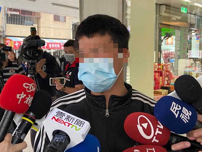 台中市一名生了5名子女的江姓父亲，在网路发文卖婴儿车，一台200元引起关注。（卢金足摄）