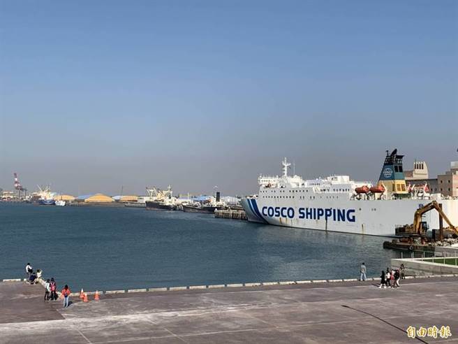 海關受理申報後，應依規定向法務部調查局通報，包括總價值逾等值1萬美元之外幣。（陳世宗攝）