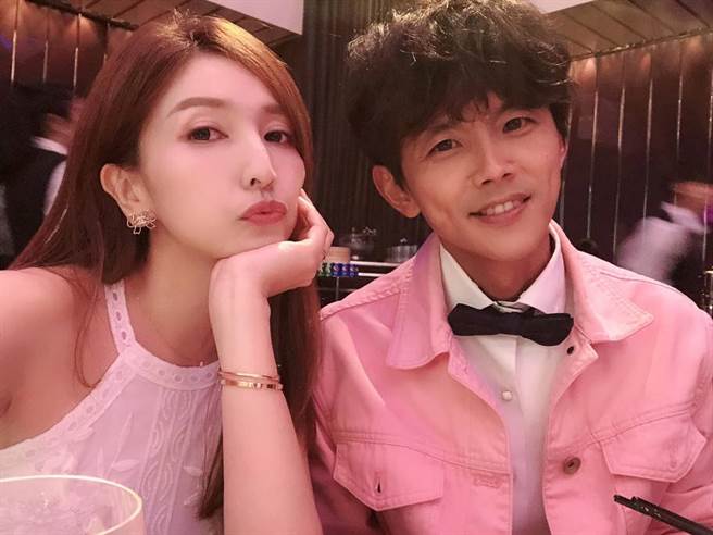 阿翔与老婆Grace齐心修补夫妻关系，婚姻也逐渐回归平静。（图／取材自Out Of Control 妈咪Grace脸书）