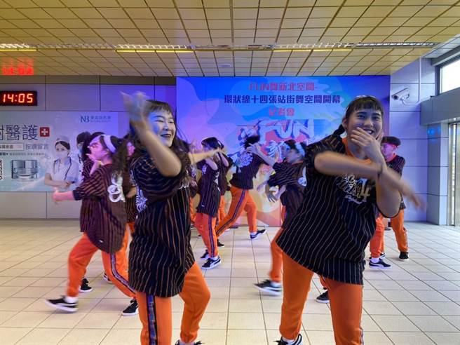 新北市文化局與台北捷運公司合作打造的環狀線捷運十四站街舞空間今（29日）正式開幕。（新北市文化局提供）
