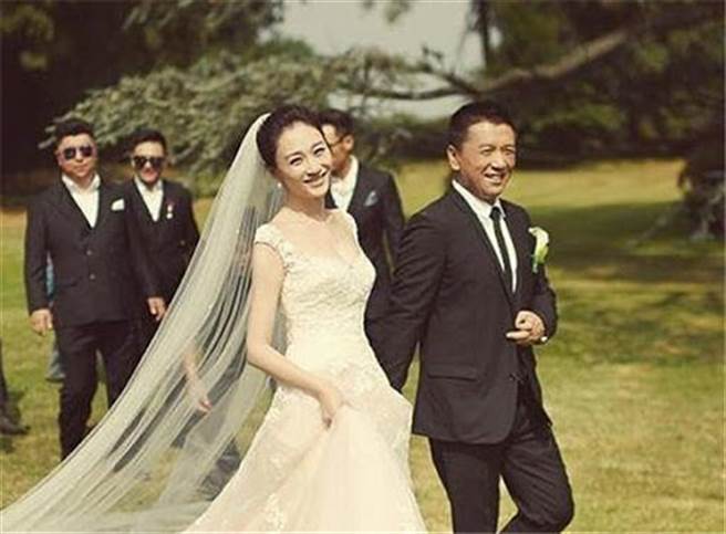 李小冉尋尋覓覓多年，終在38歲與徐佳寧結婚。（圖／微博）