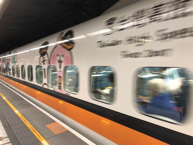 北投大地酒店即日起至明年3月底，推出「搭高铁游北投」专案，持高铁票根来馆住房，享房费与馆内相关优惠。（黄采薇摄）