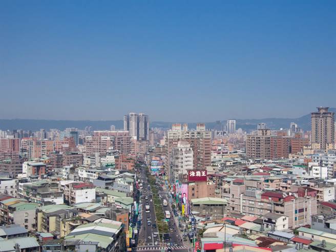 有网友表示自己想在双北置产，并寻问网友，有无推荐不潮湿的地点，对此，不少人直指2地。(达志影像)