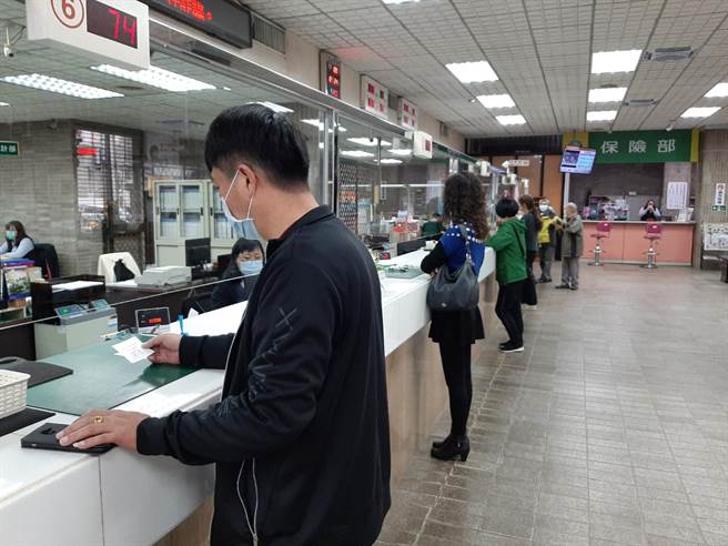 「水果之乡」台中东势农产收益爆大量，梨农荷包满满，东势区农会存款也较去年暴增7亿元。（王文吉摄）