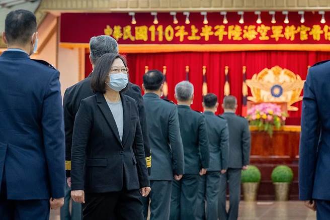 蔡英文總統出席「110年上半年陸海空軍將官晉任布達暨授階典禮」(總統府提供)