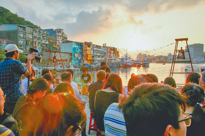 基隆市正濱漁港色彩屋蛻變，讓市民找到歸屬感、向心力。（基隆市政府提供／陳彩玲基隆傳真）