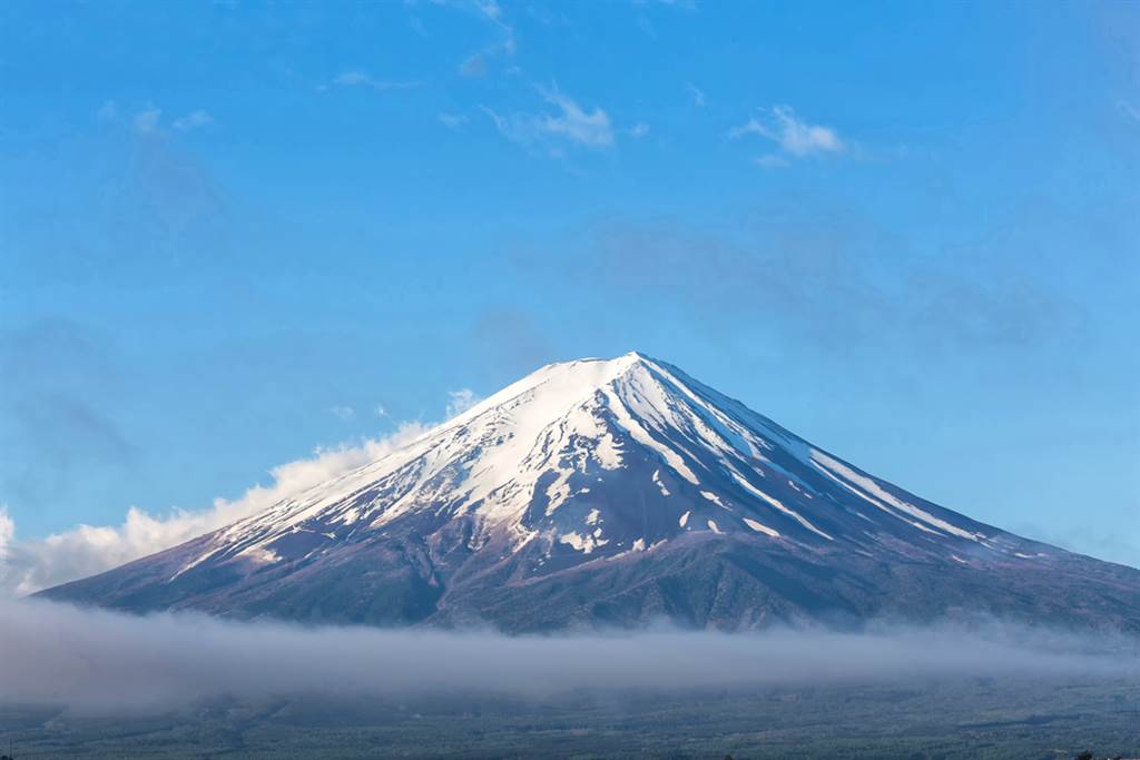 日本富士山顶终于积雪 将以白头风貌跨年迎。图／达志影像shutterstock提供(photo:ChinaTimes)