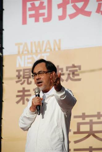 官員示範吃台灣豬  林濁水：這政府怎麼了