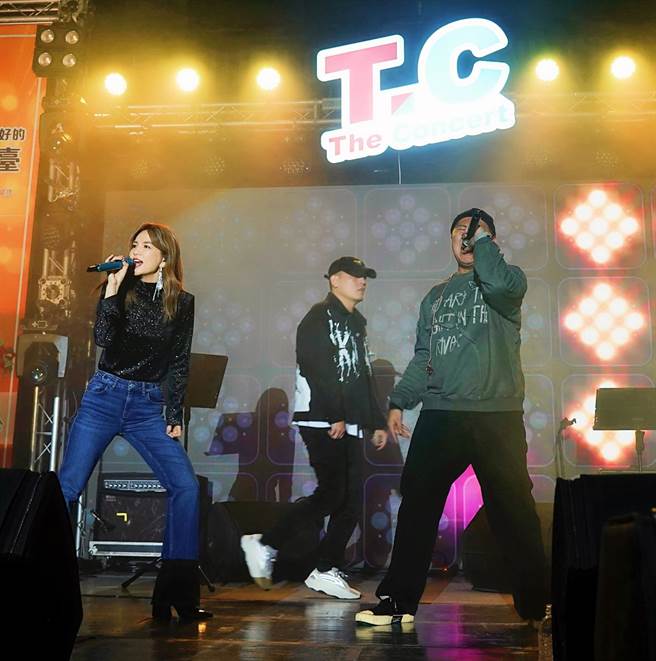 Ella日前与玖壹壹到校园嗨唱新歌。（木乐股份有限公司提供）