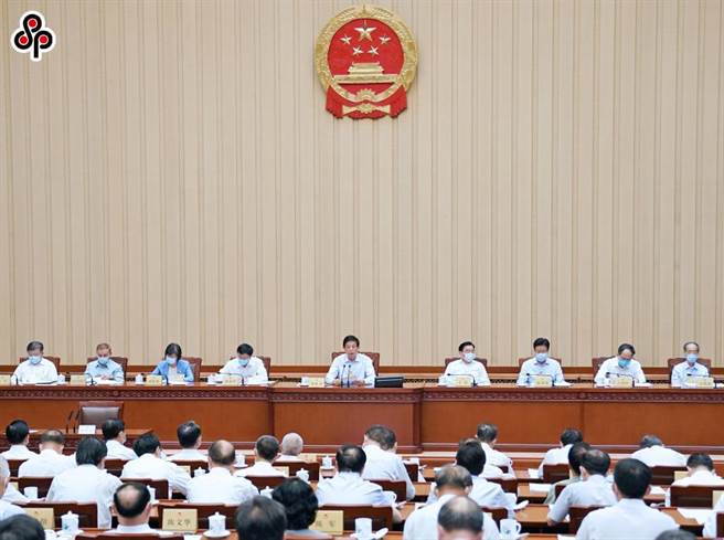 大陸全國人大外委會就美《財年綜合撥款》涉陸消極條款發聲明。圖為2020年8月11日全國人大常委會會議閉幕。（新華社）