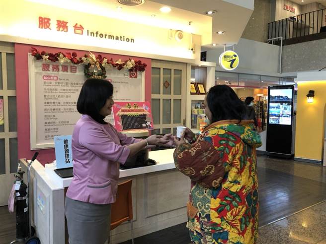 免費熱茶供民眾享用。（高公局提供）