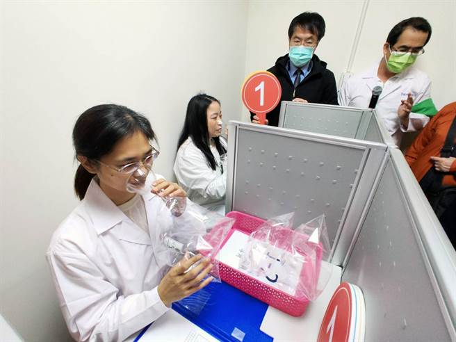 台南市政府环保局自行培训嗅觉员能及时检测空气异味是否超标。（洪荣志摄）