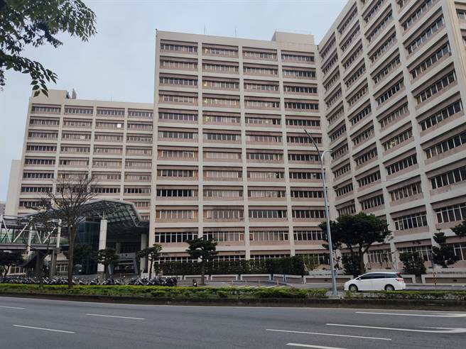 有夫妻控诉因被列为健康管理对象，到林口长庚生产时，不但不能打无痛分娩，小孩刚出生就被抱走。（赖佑维摄）