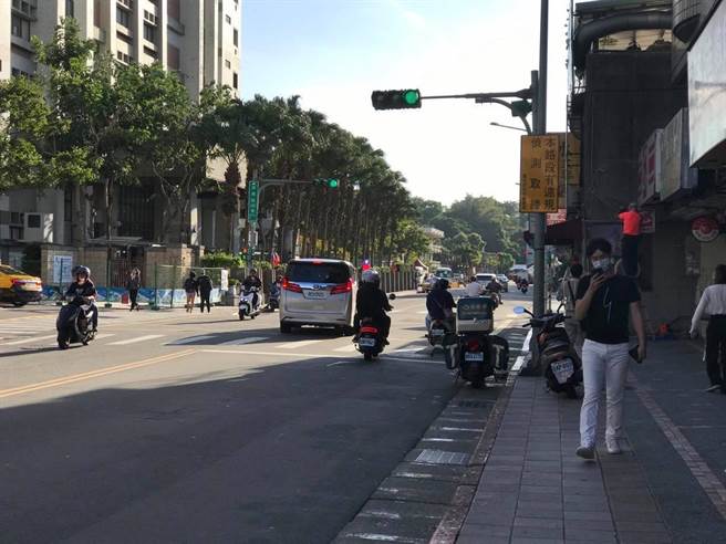 台北车站、吴兴街220巷科技执法 自1／4正式上路。（北市交大提供／吴康玮台北传真）