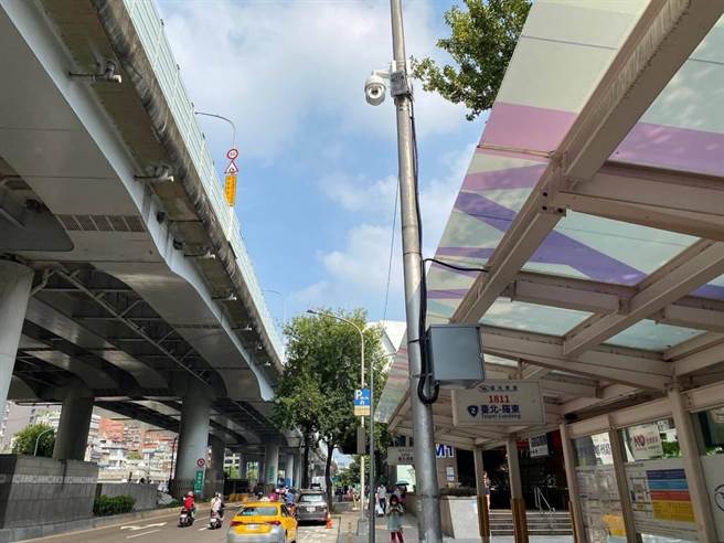 台北车站、吴兴街220巷科技执法 自1／4正式上路。（北市交大提供／吴康玮台北传真）