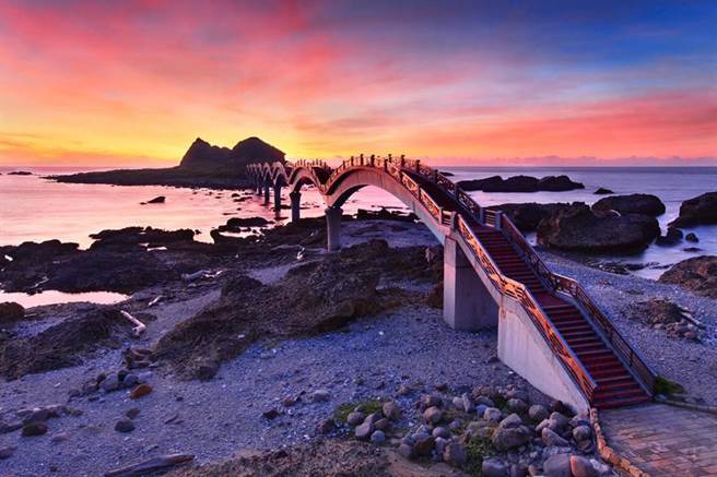 三仙台迎曙光一景。圖／交通部觀光局提供