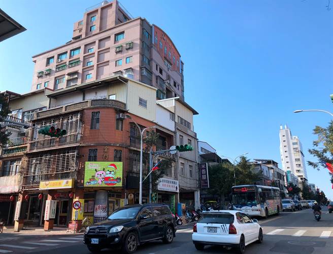 金门县2021年公告土地现值评定通过，「地王」仍是金城镇金信大楼所属区段，每平方公尺9万8800元。（李金生摄）