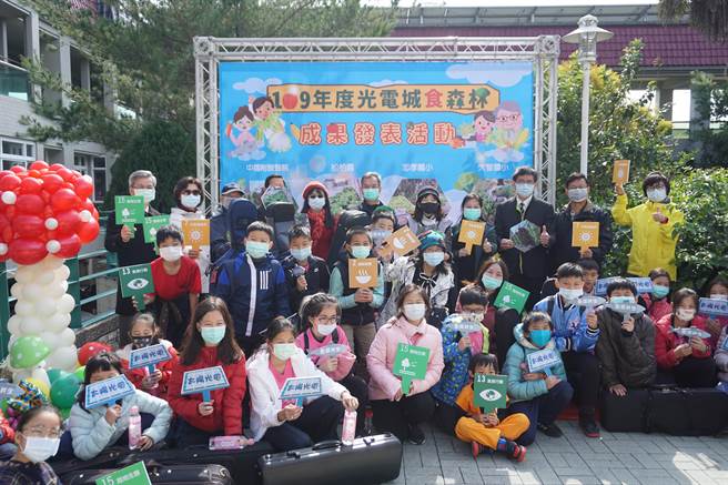 台中市「光電城食森林計畫」遴選中國醫藥大學附設醫院、東區大智國小、西區忠孝國小及大甲區松柏園老人養護中等4處示範場域。（王文吉攝）