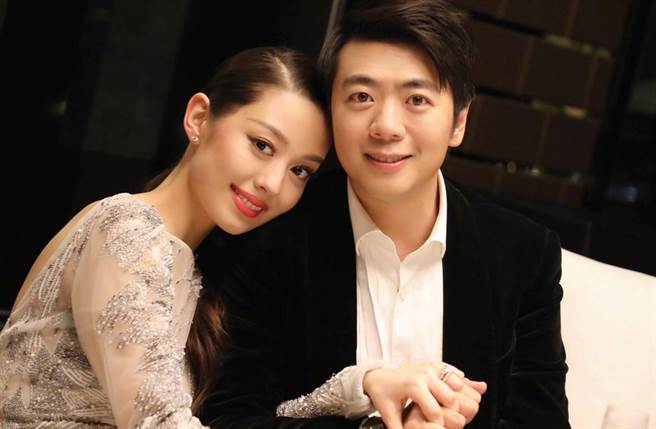 郎朗去年和小12岁混血辣妻结婚。(图／翻摄自微博)