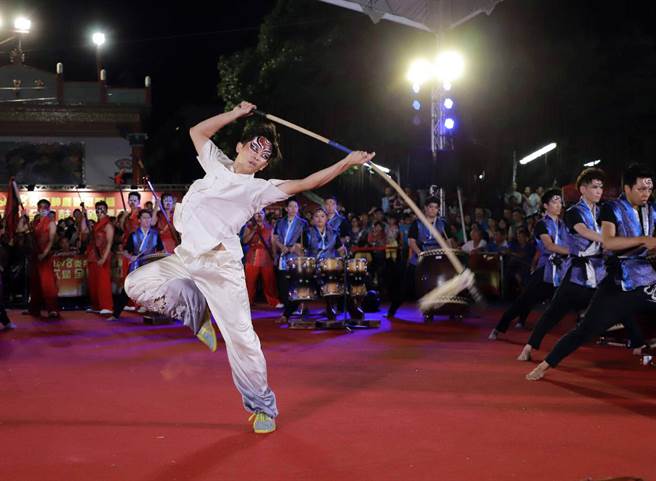 陈为镇加入龙华宋江阵社团后，宋江阵如虎添翼，总能在比赛中加分添彩。（校方提供／赖佑维桃园传真）