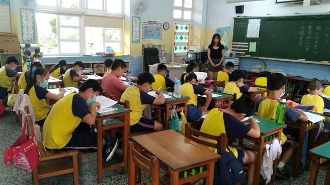 为减轻学童压力，桃园宣布取消国小学力统一检测。(蔡依珍摄)