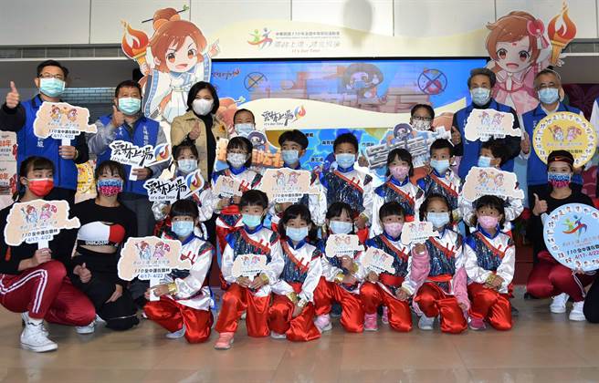 縣長張麗善呼籲，31日跨年晚會、元旦升旗必須嚴加防疫，所有參加人員必須全程戴口罩、量體溫、噴酒精、保持社交距離，台灣已有本土案例產生，一刻都不能鬆懈。（周麗蘭攝）