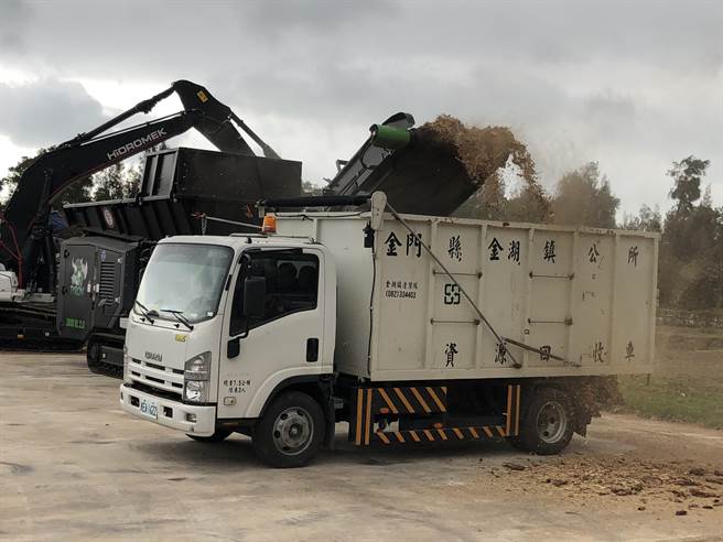 破碎后尺寸约30公分以下，可达到减容效果。（李金生摄）