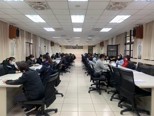 基隆市政府30日举办全市说明会，各校午餐业务执行相关人员及业者皆到场。（基隆市政府提供／陈彩玲基隆传真）