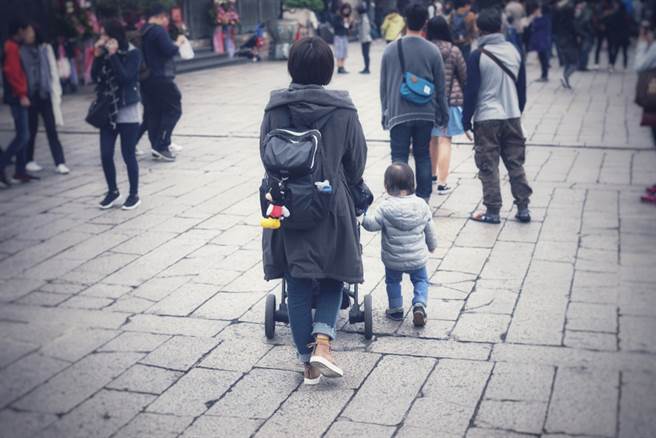 有网友不解，这波寒流气象局预告最冷6度，为何一堆人反应如此紧张。(达志影像)