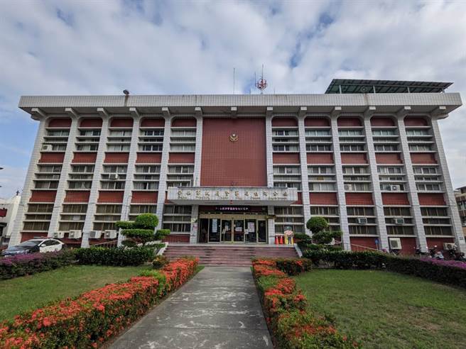 白河警分局侦查队李姓小队长涉嫌泄密案遭检方调查，谕知50万元交保，南市警局也将李员调任南市刑大，明日生效。（庄曜聪摄）