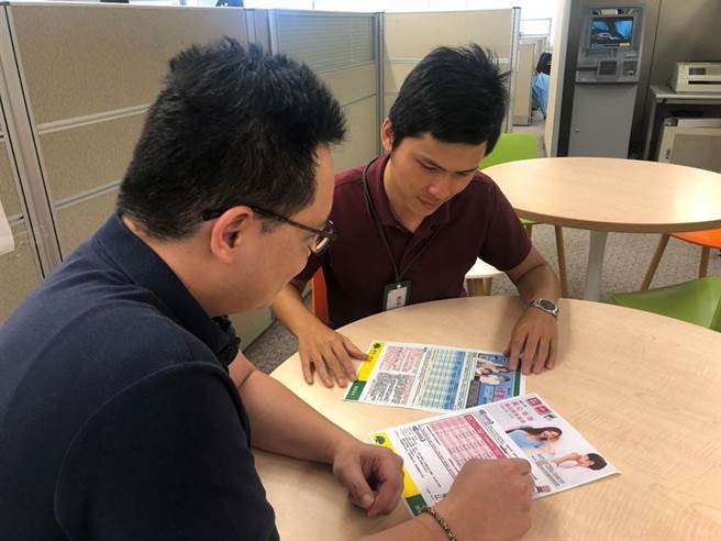 低利率环境，保单解约金亦减少。图／本报资料照片