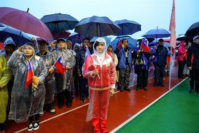 受到疫情变化影响，宜兰县政府元旦升旗典礼改线上直播，图为2019年宜兰县长林姿妙参加元旦升旗典礼照片。（本报资料照片）