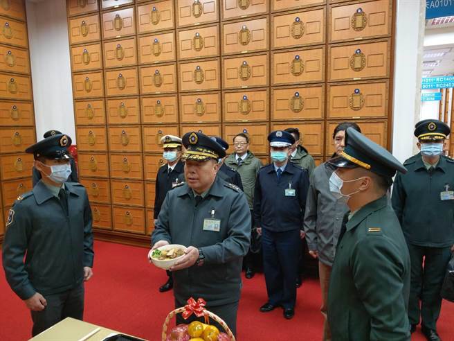 副参谋总长执行官徐衍璞向沈一鸣致祭。吕昭隆摄