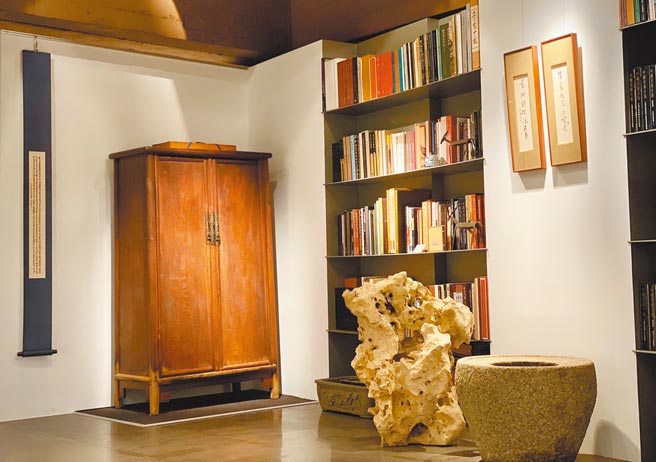 「华室叠翠～曾音閒情偶寄」创作书画‧器物联展展场一隅。图／业者提供