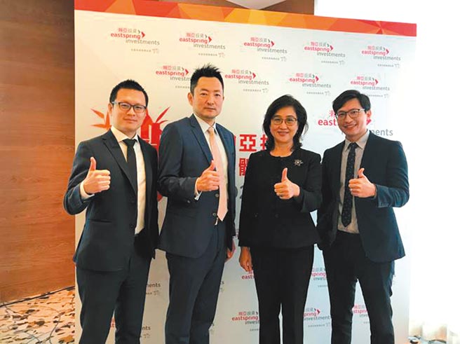 左起为瀚亚投资产品暨行销部主管王智谊、投资长刘兴唐、总经理王伯莉、基金经理人杜振宇。图／公司提供