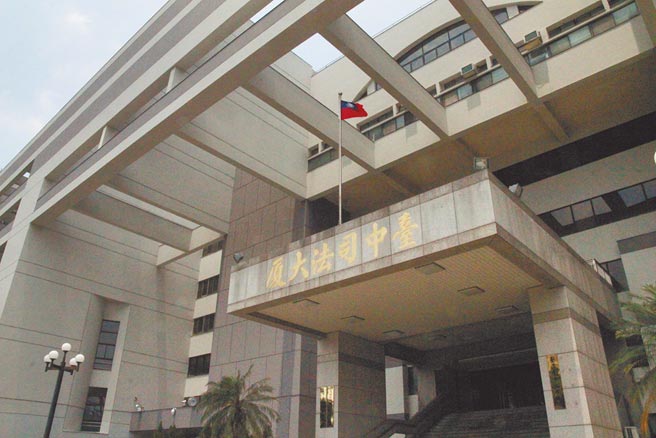 妙龄女惨遭6男女拿香烫舌 又剃光头髮眉毛写「我是王八蛋」。（本报资料照片）