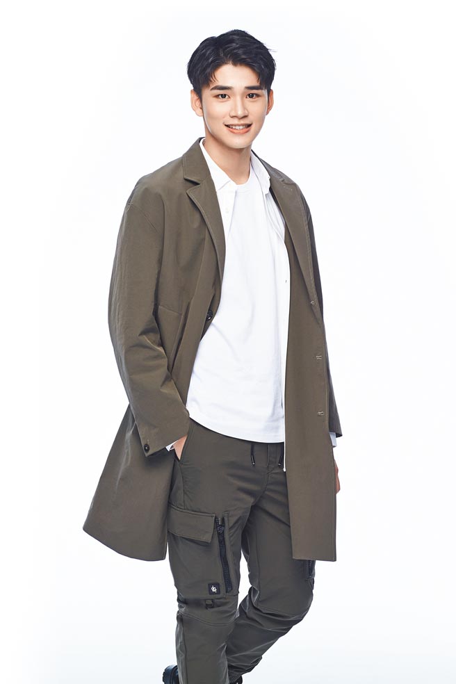 新人王品澔演出《天之骄女》后受观眾喜爱，人气飙升。（伊林娱乐提供）