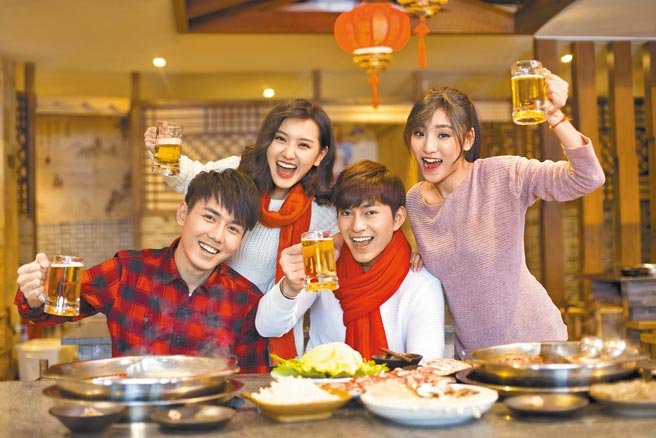 跨年迎接2021，防疫不鬆懈，各通路推出多項好康優惠。（CFP）（飲酒過量有害健康）