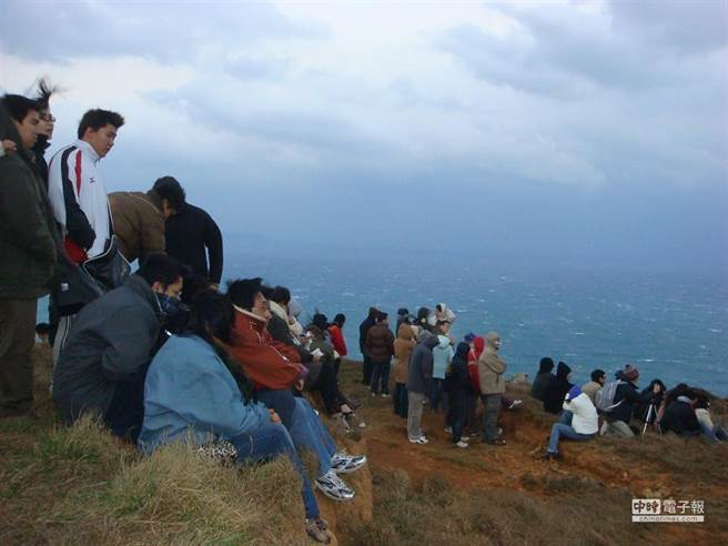 龍磐公園是墾丁最熱門迎曙光地點，每年都會湧入數千名追日族。（郭韋綺攝）