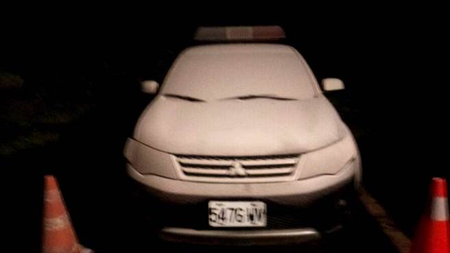 The highest altitude station in Taitung County, Xiangyang Police Station came down on the ice this morning, and the silver-white covered police car was lovely.  (Provided by the Taitung Guanshan Police Section)

