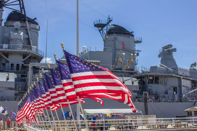 美国海军表示，两艘美国军舰今天航经台湾海峡，这是本月第2起类似任务。(示意图/shutterstock)
