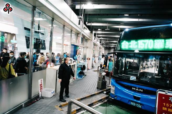 国道5号白天车流低于预期，高公局预估，下午4时下班后会有另一波车潮出现。（本报资料照）