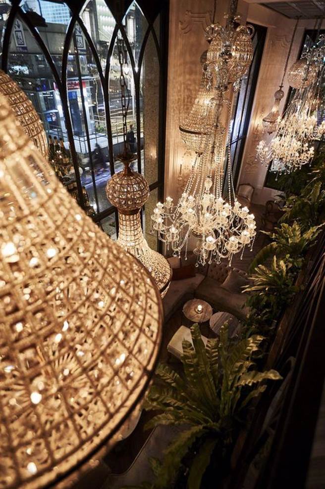 不知道带妹子去哪里装逼？OPIUM Champagne Bar 网美的香槟秘境（图／BEEN蜂报提供）