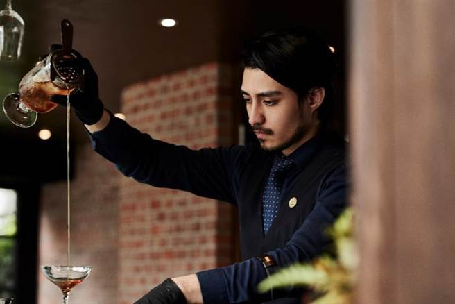 不知道带妹子去哪里装逼？OPIUM Champagne Bar 网美的香槟秘境（图／BEEN蜂报提供）