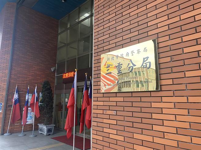 网红青青遭粉丝控诈欺110万　昨晚现身三重分局作笔录（戴上容摄）