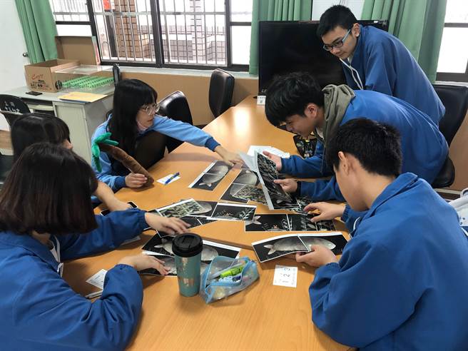 新北市中和高中结合4节的弹性学习时间，邀请7所大专院校、共18个系所的教授，为高二18个班级学生、共650人，规画开授18门各具特色的学术性营队课程。（中和高中提供）